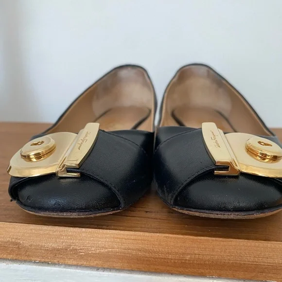 Salvatore Ferragamo Fiamma keyhole black and gold flats - Picture 7 of 12